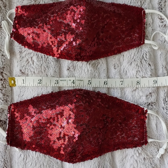 2-pack Besties Queen ruby red sparkle face masks - Picture 3 of 6